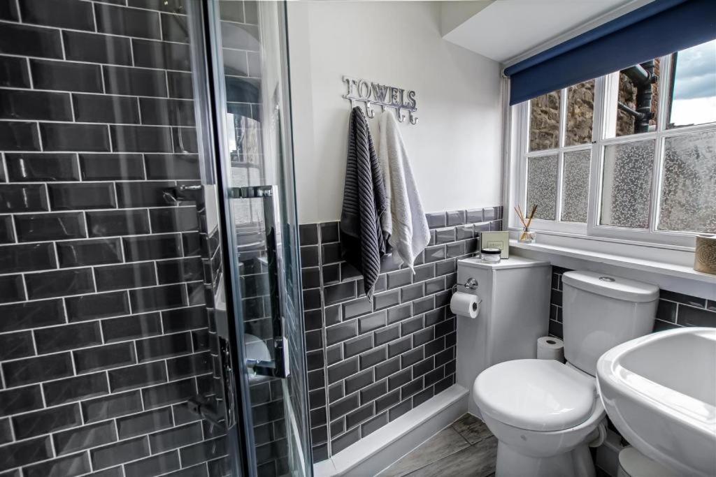 Comfy Dales Base On Market Place Of Historic Market Town